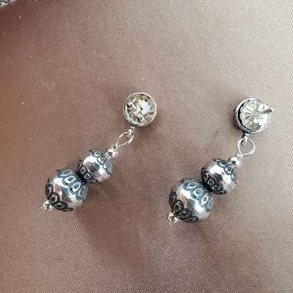 American West Sterling Silver Native Pearl Earrings - Picture 5 of 10